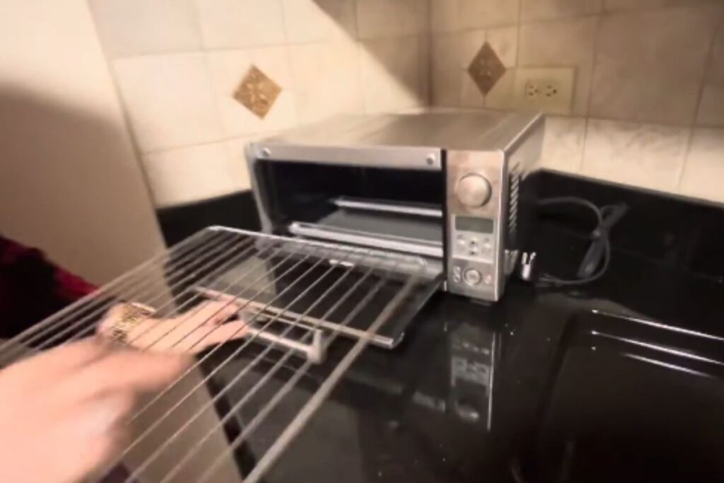 Breville the Mini Smart Oven Easy to clean