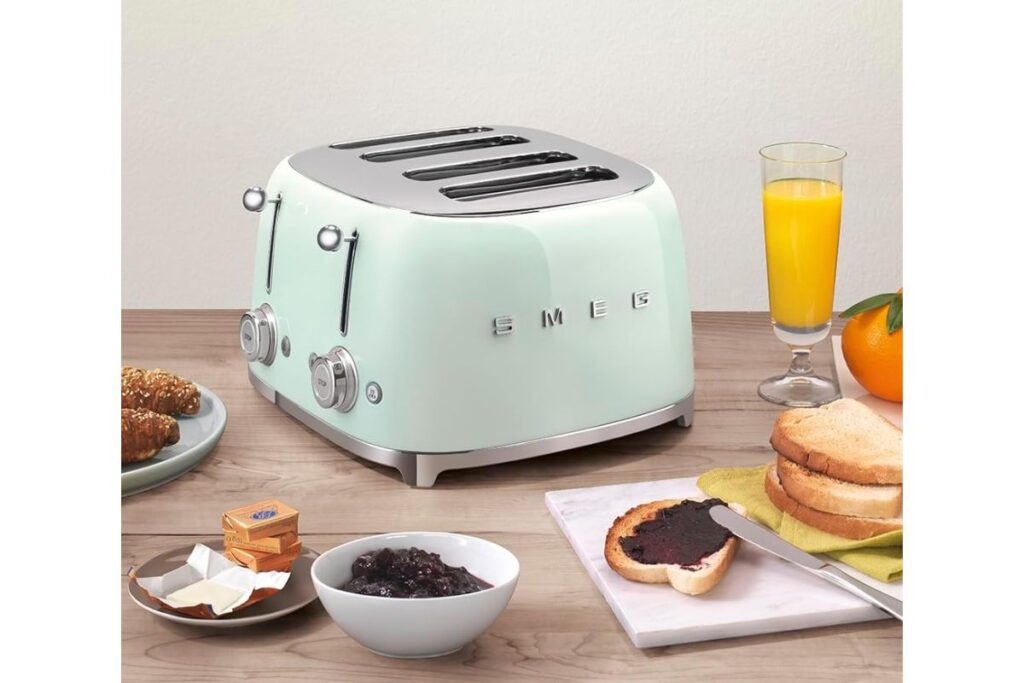 Smeg 4 Slice Toaster TSF03 Designe